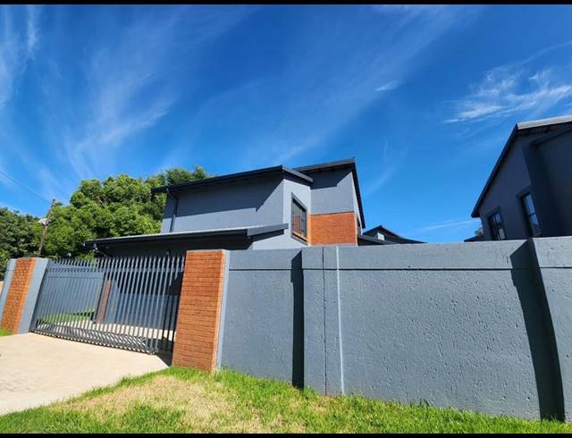 3 BEDROOM HOUSE FOR SALE IN GREENHILLS